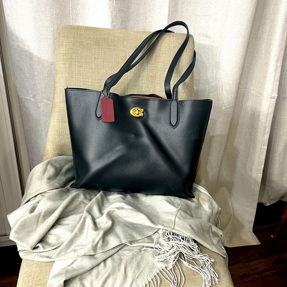 AUTHENTIC 100% GENUINE LEATHER COACH HANDBAG